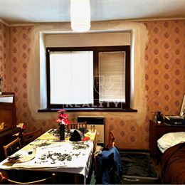 REZERVOVANÉTUREALITY ponúka NA PREDAJ: Rodinný dom s veľkým pozemkom 1320 m2, v tichej lokalite, blízko Nitry