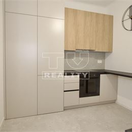 3-IZBOVÝ BYT,KOMPLETNÁ REKONŠTRUKCIA,BALKÓN,STARÉ MESTO,70m2