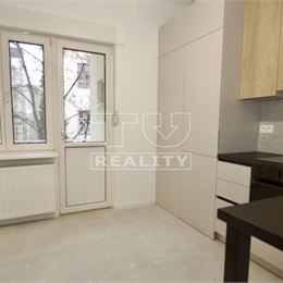 3-IZBOVÝ BYT,KOMPLETNÁ REKONŠTRUKCIA,BALKÓN,STARÉ MESTO,70m2