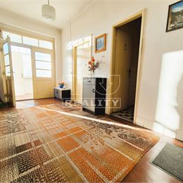 ZNÍŽENA CENA. Na predaj rodinný dom v obci Topoľčianky, pozemok 700 m2