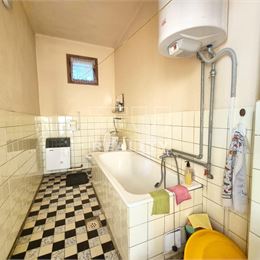 ZNÍŽENA CENA. Na predaj rodinný dom v obci Topoľčianky, pozemok 700 m2