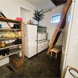 ZNÍŽENA CENA. Na predaj rodinný dom v obci Topoľčianky, pozemok 700 m2