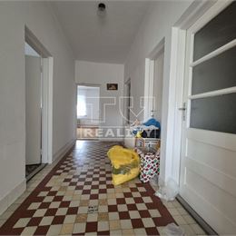 Na predaj rodinný dom vo Volkovciach, pozemok 1180 m2