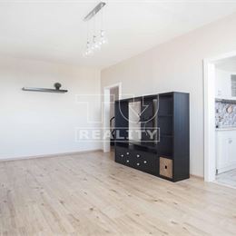 Na prenájom kompletne prerobený veľký 2-izbový byt s balkónom blízko stanice, Nové Zámky – 66,07m2