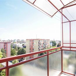 Na prenájom kompletne prerobený veľký 2-izbový byt s balkónom blízko stanice, Nové Zámky – 66,07m2