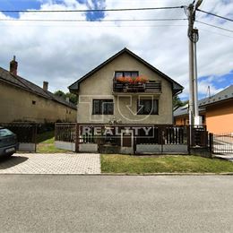 REZERVOVANÉ!!! Dvoj podlažný rodinný dom s garážou, všetky IS, pozemok 2031 m2, Dubovica