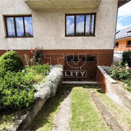 REZERVOVANÉ!!! Dvoj podlažný rodinný dom s garážou, všetky IS, pozemok 2031 m2, Dubovica