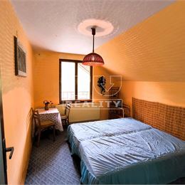 REZERVOVANÉ!!! Dvoj podlažný rodinný dom s garážou, všetky IS, pozemok 2031 m2, Dubovica