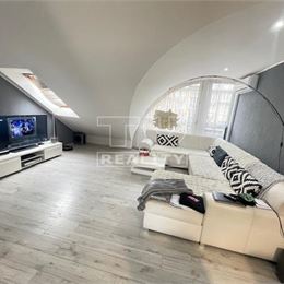 ZNÍŽENÁ CENA - 4 IZBOVÝ BYT NA BULVÁRI , 115m2
