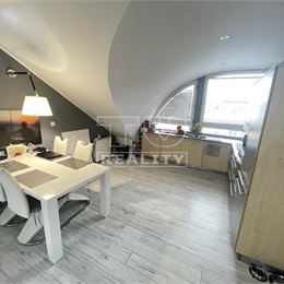 ZNÍŽENÁ CENA - 4 IZBOVÝ BYT NA BULVÁRI , 115m2
