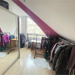 ZNÍŽENÁ CENA - 4 IZBOVÝ BYT NA BULVÁRI , 115m2