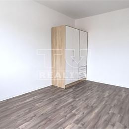Na predaj 2izbový byt s veľkým balkónom v časti Šípok mesta Partizánske,49m2