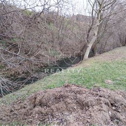 Na predaj stavebný pozemok 896m2 v obci Bojničky