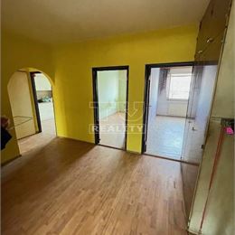 VEĽKÝ 4 IZBOVY BYT ŽILINA-SOLINKY , 85 m2, povodný stav