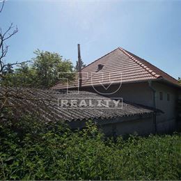 3-izbový rodinný dom s veľkým 3195 m2 pozemkom, Dulovce