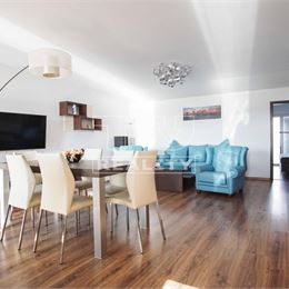 Na prenájom veľkometrážny zariadený 2-izbový byt s terasou v centre, Nové Zámky – 95,53m2