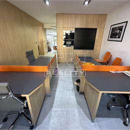 FIREMNÁ BUDOVA V CENTRE MESTA ŽILINY - MALÁ PRAHA