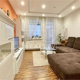 3i byt po rekonštrukcii s dvoma balkónmi vo vyhľadávanej lokalite, 68m2, Nové Mesto nad Váhom