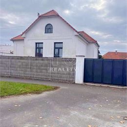 Na predaj úžasný rodinný dom /704 m2/ po úplnej rekonštrukcii v centre Lučenca.