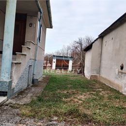 Útulný rodinný dom v obci Modrovka neďaleko výjazdu na diaľnicu v obci Lúka