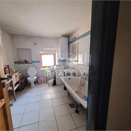 NA PREDAJ MALEBNÝ DOMČEK SO ZÁHRADOU 600m2, LUBINA