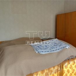 Rodinný dom v peknom prostredí s veľkým pozemkom.