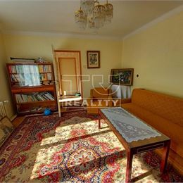 Rodinný dom v peknom prostredí s veľkým pozemkom.