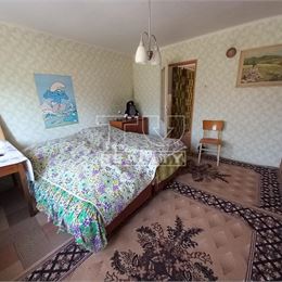 Rodinný dom v peknom prostredí s veľkým pozemkom.