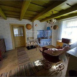 Rodinný dom v peknom prostredí s veľkým pozemkom.