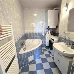 TUreality ponúka pekný a priestranný 3i byt v Devínskej Novej Vsi, Ľubovníková ul., tehla, 75m2.