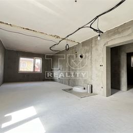 Znížená cena. Na predaj rodinný dom s obrovským potenciálom - obec Jedľové Kostoľany, pozemok 1267 m2