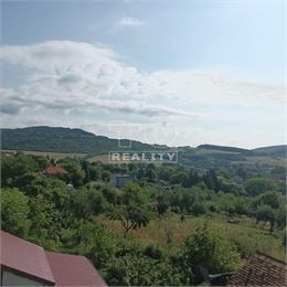Znížená cena. Na predaj rodinný dom s obrovským potenciálom - obec Jedľové Kostoľany, pozemok 1267 m2