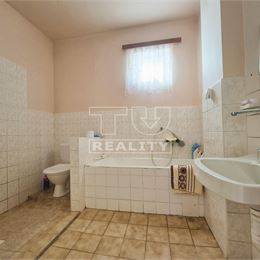Exkluzívne na predaj rodinný dom v Machuliciach, pozemok 1800 m2