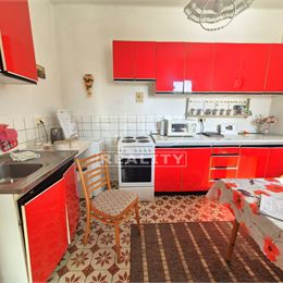 Exkluzívne na predaj rodinný dom v Machuliciach, pozemok 1800 m2