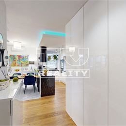3-IZBOVÝ BYT,KOMPLETNÁ REKONŠTRUKCIA,STARÉ MESTO,72m2