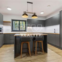 8-IZBOVÁ RODINNÁ VILA,MODRA-PIESOK,LOGGIE,TERASA,SAUNA,883m2