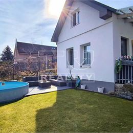 Útulný 3 izbový rodinný DOM so záhradkou v štýle vintage, SVÄTÝ JUR, 145 m²