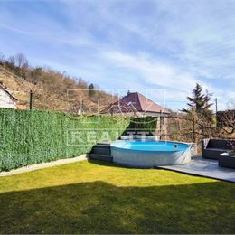 Útulný 3 izbový rodinný DOM so záhradkou v štýle vintage, SVÄTÝ JUR, 145 m²