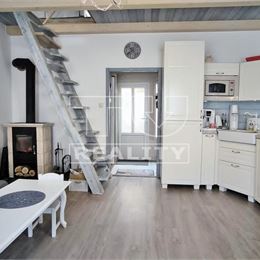Útulný 3 izbový rodinný DOM so záhradkou v štýle vintage, SVÄTÝ JUR, 145 m²