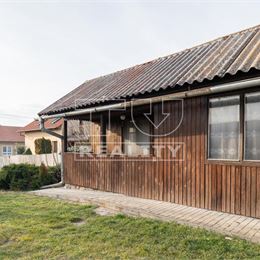 Na predaj stavebný pozemok Nitra - Veľké Janíkovce 1900 m2
