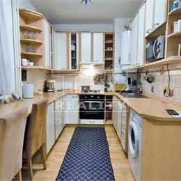 Praktický, čiastočne zrekonštruovaný 2 izbový byt s balkónom v centre mesta, PEZINOK, 56,70 m2