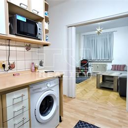 Praktický, čiastočne zrekonštruovaný 2 izbový byt s balkónom v centre mesta, PEZINOK, 56,70 m2