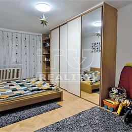 Praktický, čiastočne zrekonštruovaný 2 izbový byt s balkónom v centre mesta, PEZINOK, 56,70 m2
