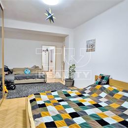 Praktický, čiastočne zrekonštruovaný 2 izbový byt s balkónom v centre mesta, PEZINOK, 56,70 m2