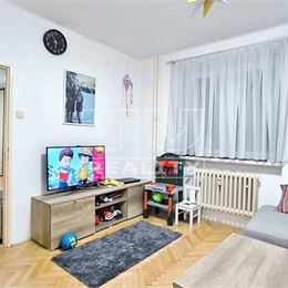 Praktický, čiastočne zrekonštruovaný 2 izbový byt s balkónom v centre mesta, PEZINOK, 56,70 m2