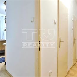 Praktický, čiastočne zrekonštruovaný 2 izbový byt s balkónom v centre mesta, PEZINOK, 56,70 m2
