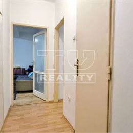 Praktický, čiastočne zrekonštruovaný 2 izbový byt s balkónom v centre mesta, PEZINOK, 56,70 m2