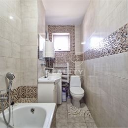 Znížená cena!!!Na predaj príjemný 4 izbový rodinný dom na pozemku 995 m2 Nitrianska Blatnica