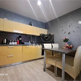 3-IZBOVÝ BYT HLOHOVEC 75m2