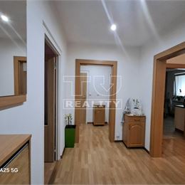 3-IZBOVÝ BYT HLOHOVEC 75m2